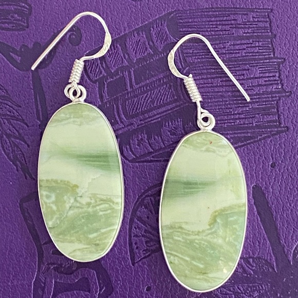 Handmade Elegant Green Onyx Oval 925 Sterling Silver Earrings - Picture 2 of 3
